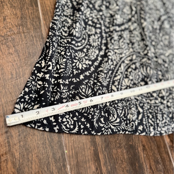 Abercrombie & Fitch Black & White Paisley Lace-Up Back Maxi Dress - Size Medium - Picture 10 of 16